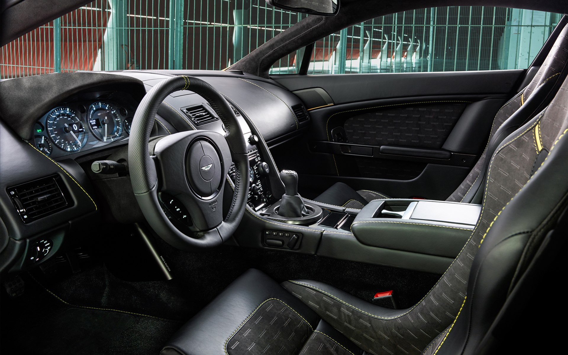Aston Martin V8 Vantage N430 2015